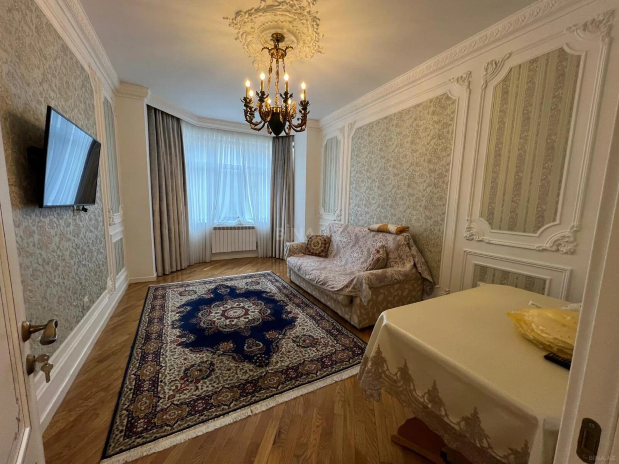 Satılır 4 otaqlı mənzil 200 m²