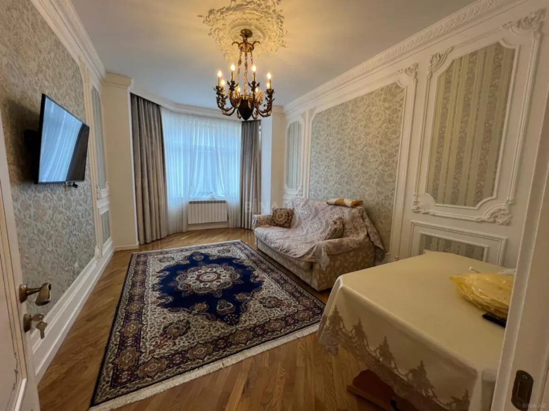 Satılır 4 otaqlı mənzil 200 m²