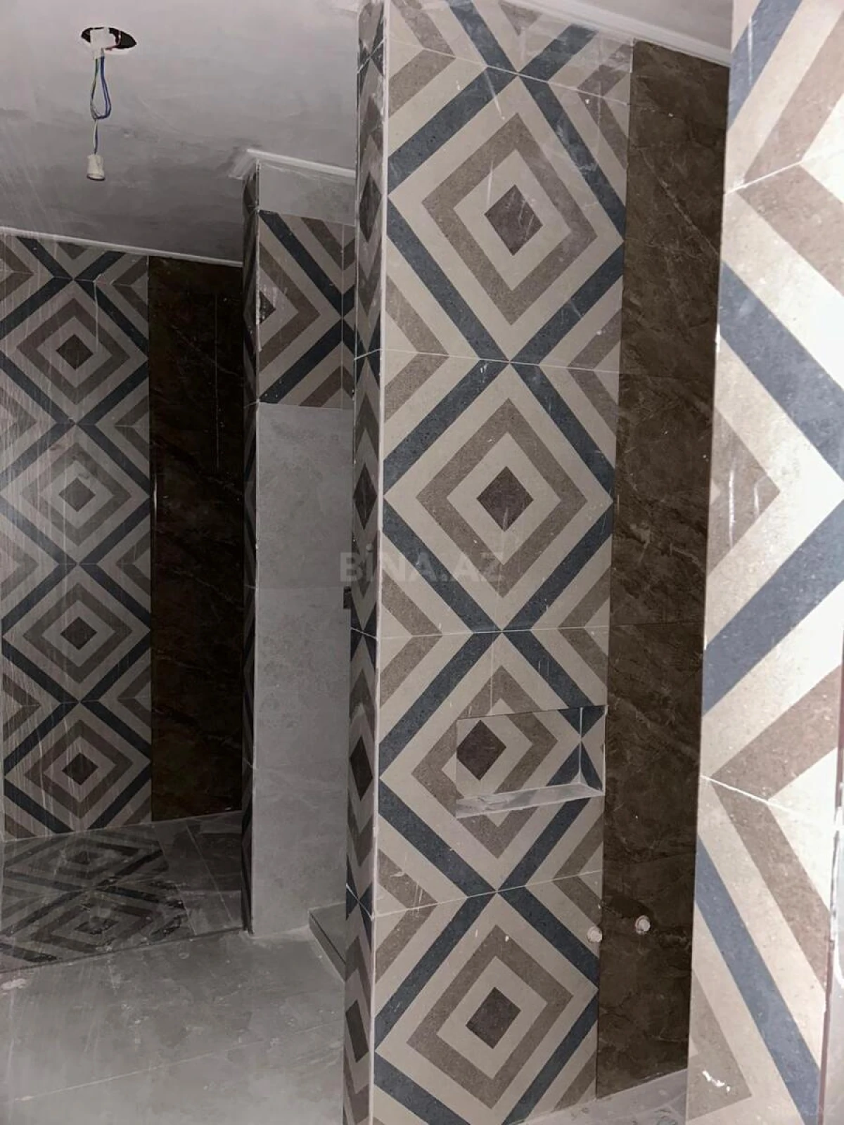 Satılır 4 otaqlı mənzil 170.7 m²