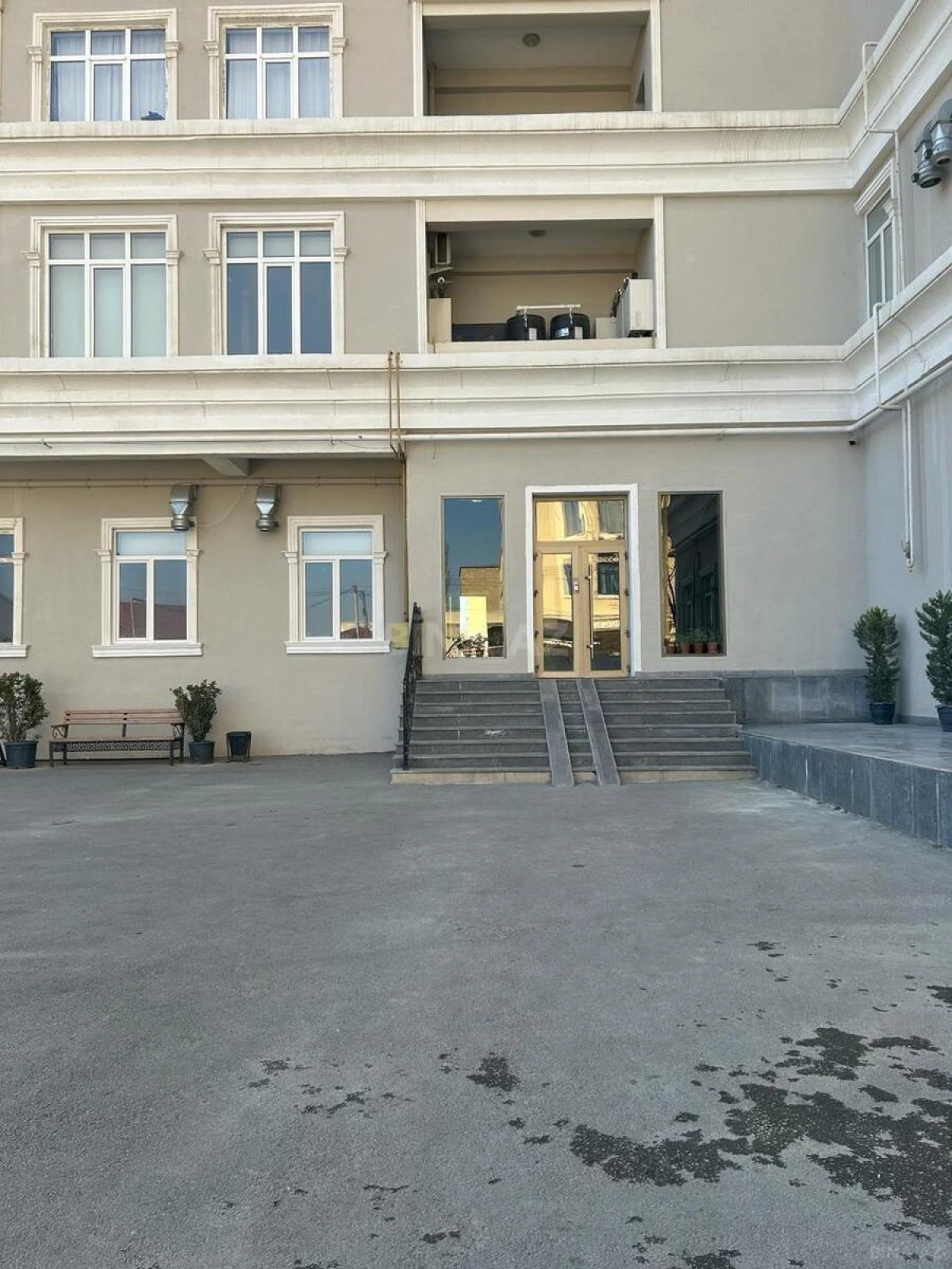 Satılır 4 otaqlı mənzil 170.7 m²
