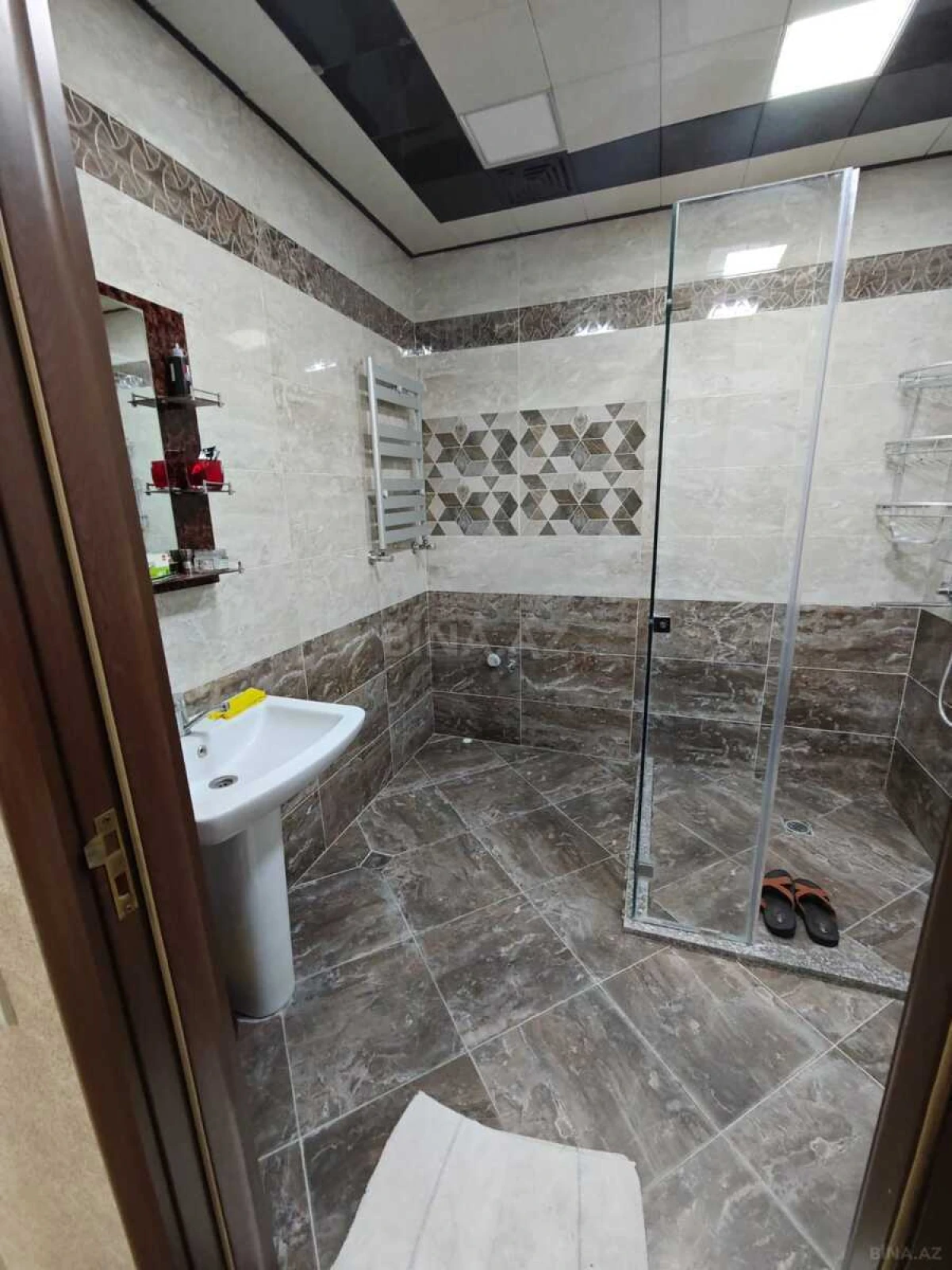 Kirayə verilir 3 otaqlı mənzil 130 m²