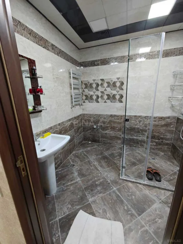 Kirayə verilir 3 otaqlı mənzil 130 m²