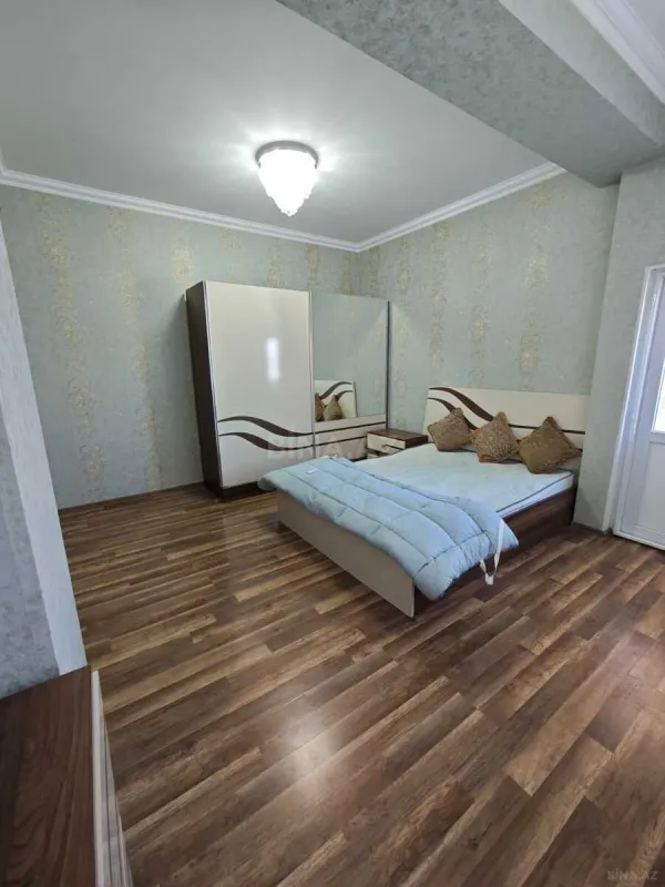 Kirayə verilir 3 otaqlı mənzil 130 m²