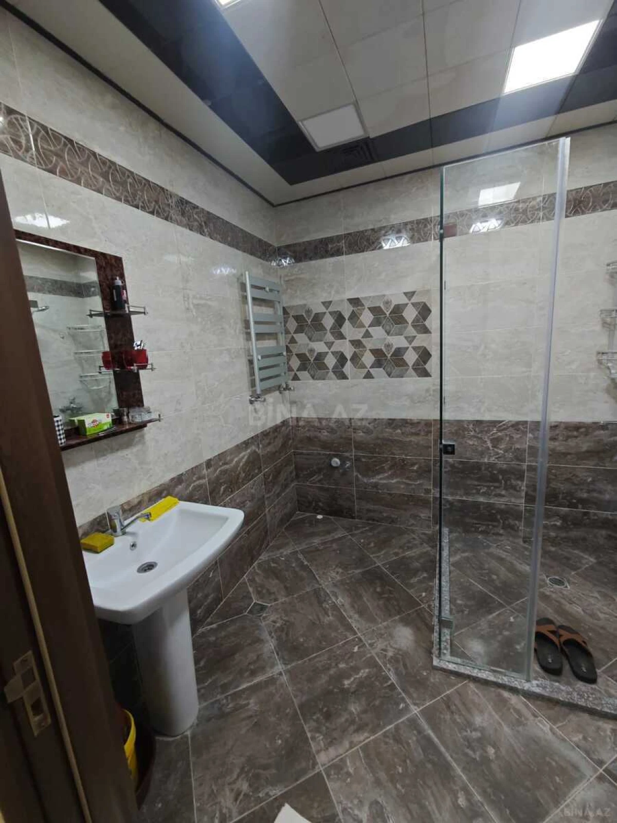 Kirayə verilir 3 otaqlı mənzil 130 m²