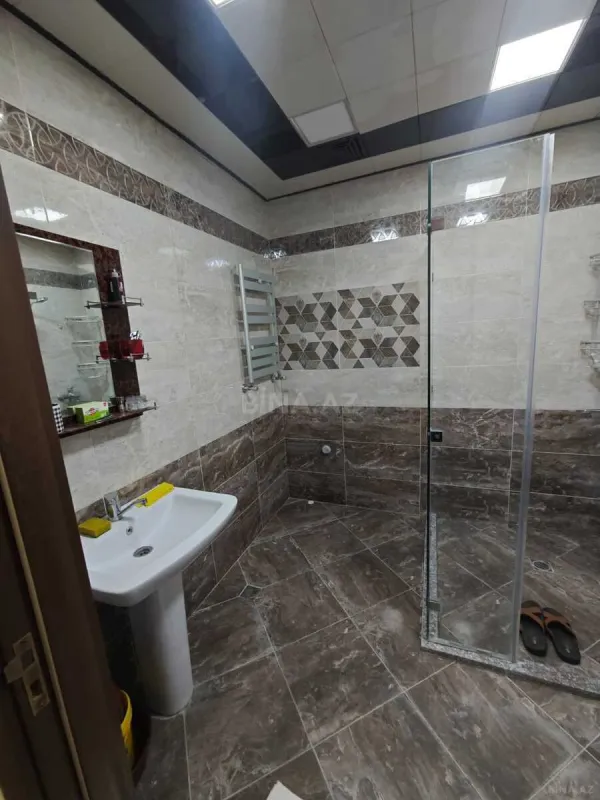Kirayə verilir 3 otaqlı mənzil 130 m²