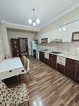 Kirayə verilir 3 otaqlı mənzil 130 m²