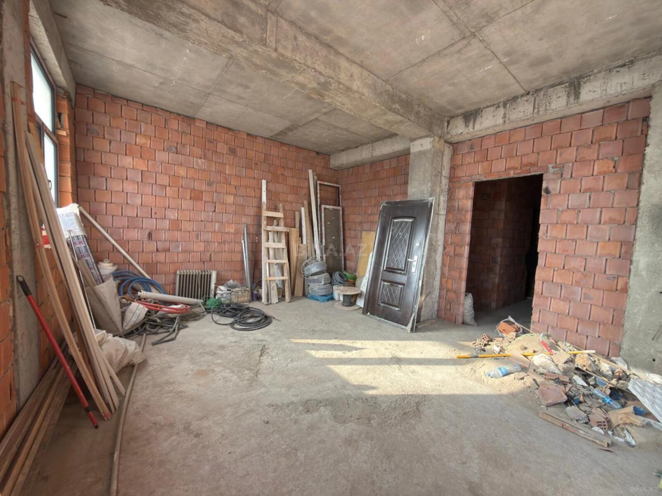 Satılır 3 otaqlı mənzil 122 m²