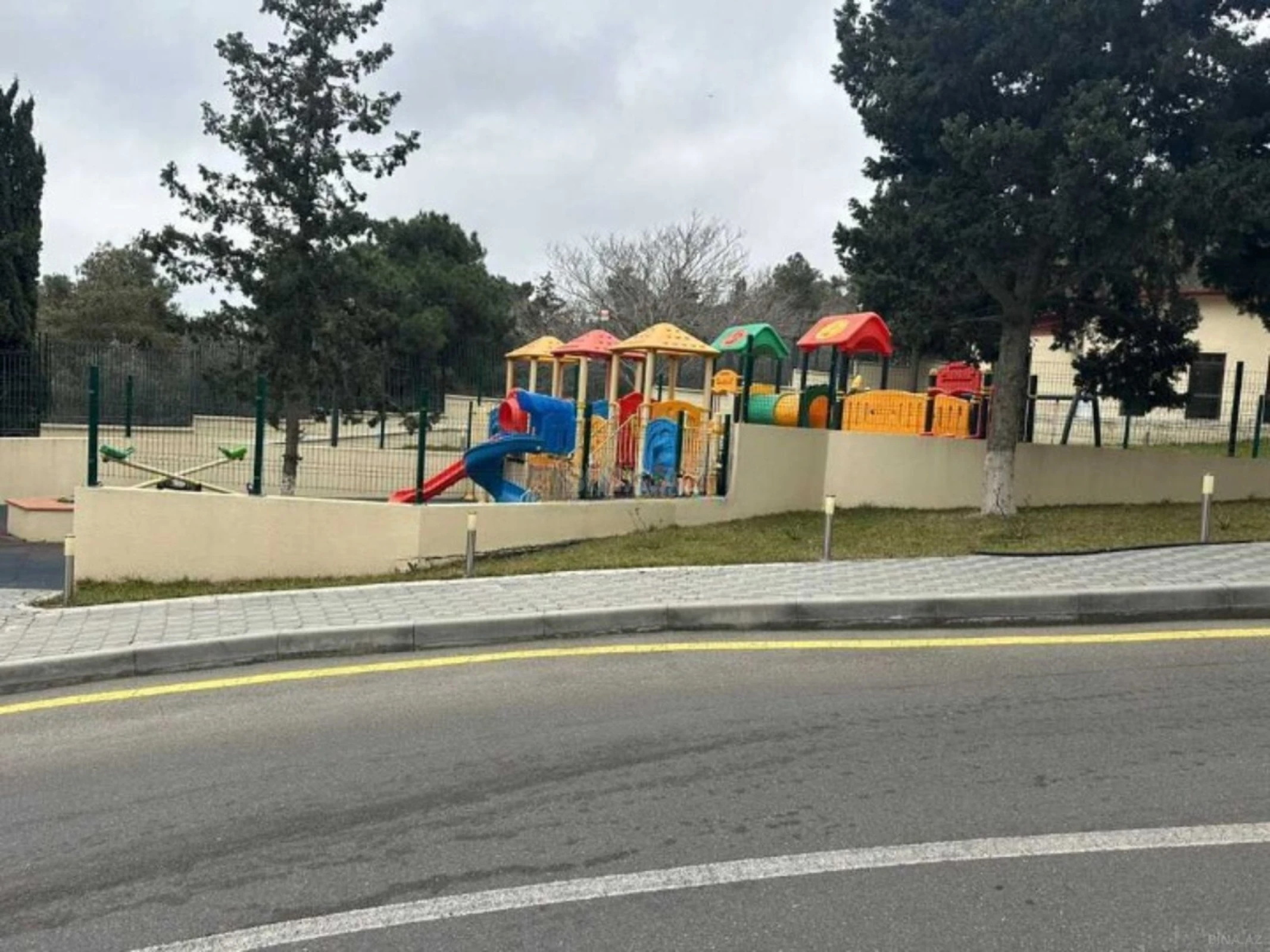 Satılır 4 otaqlı mənzil 213 m²