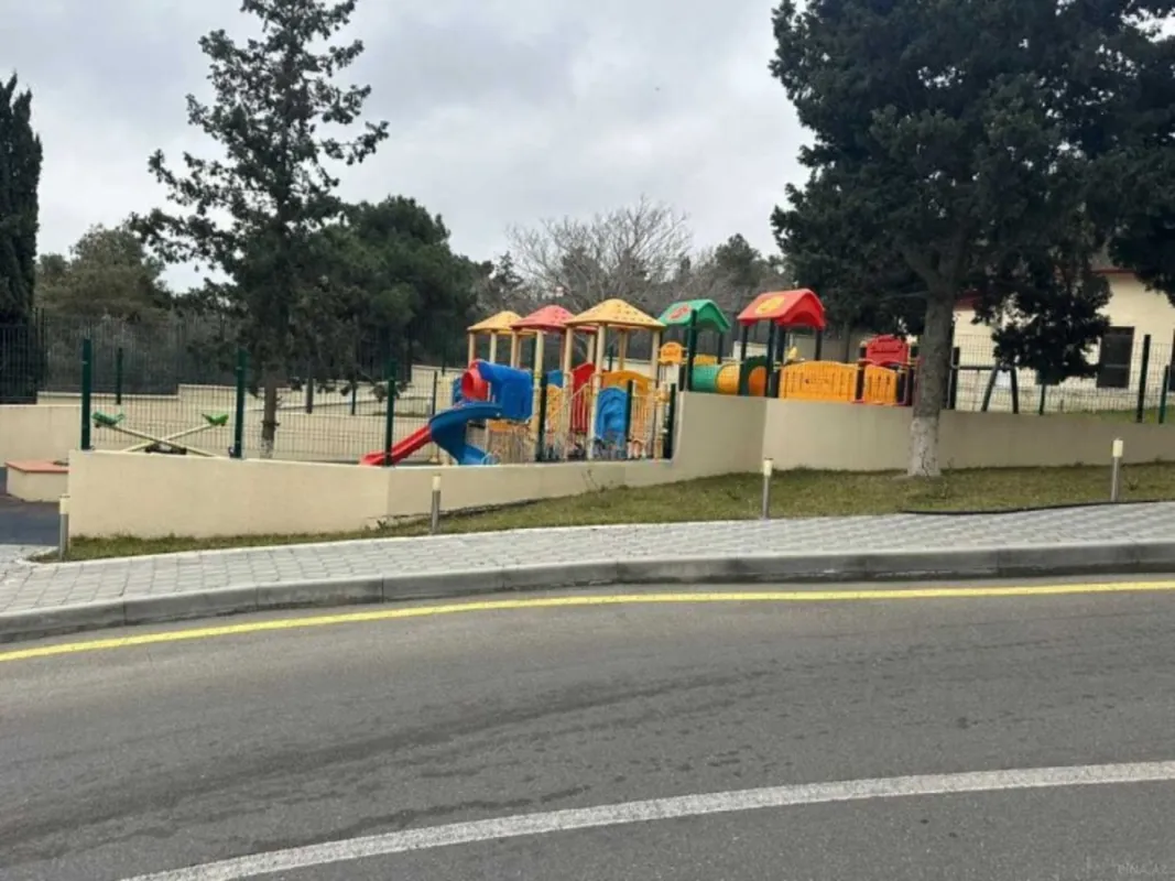 Satılır 4 otaqlı mənzil 213 m²