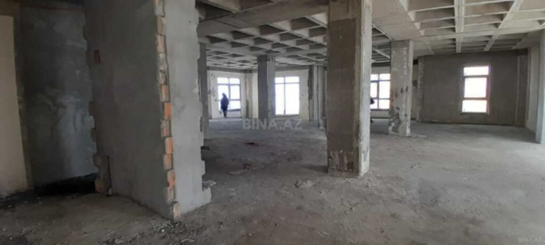 Satılır 4 otaqlı mənzil 213 m²