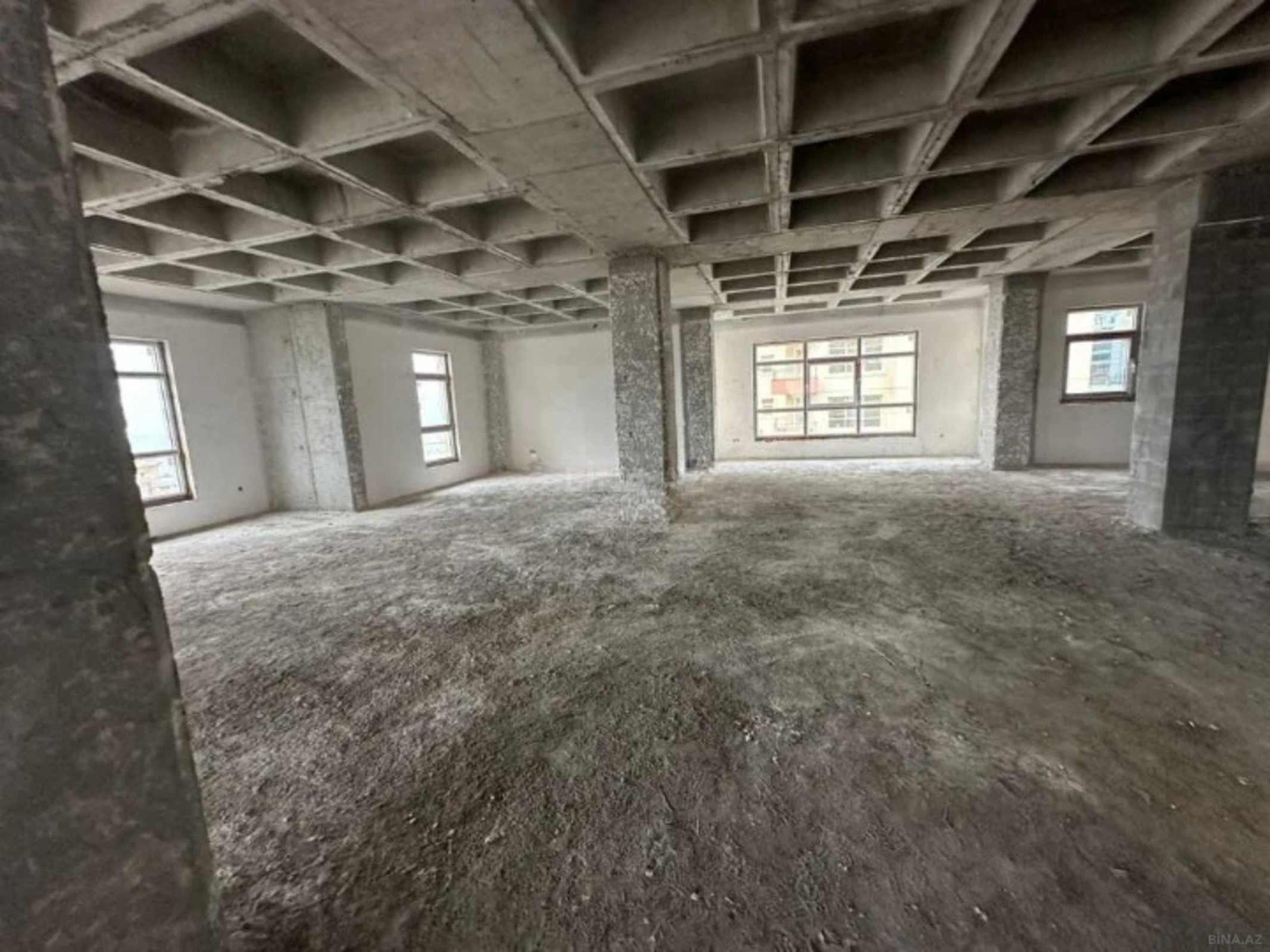 Satılır 4 otaqlı mənzil 213 m²