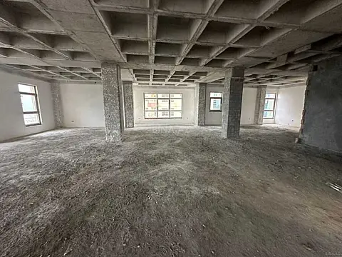 Satılır 4 otaqlı mənzil 213 m²