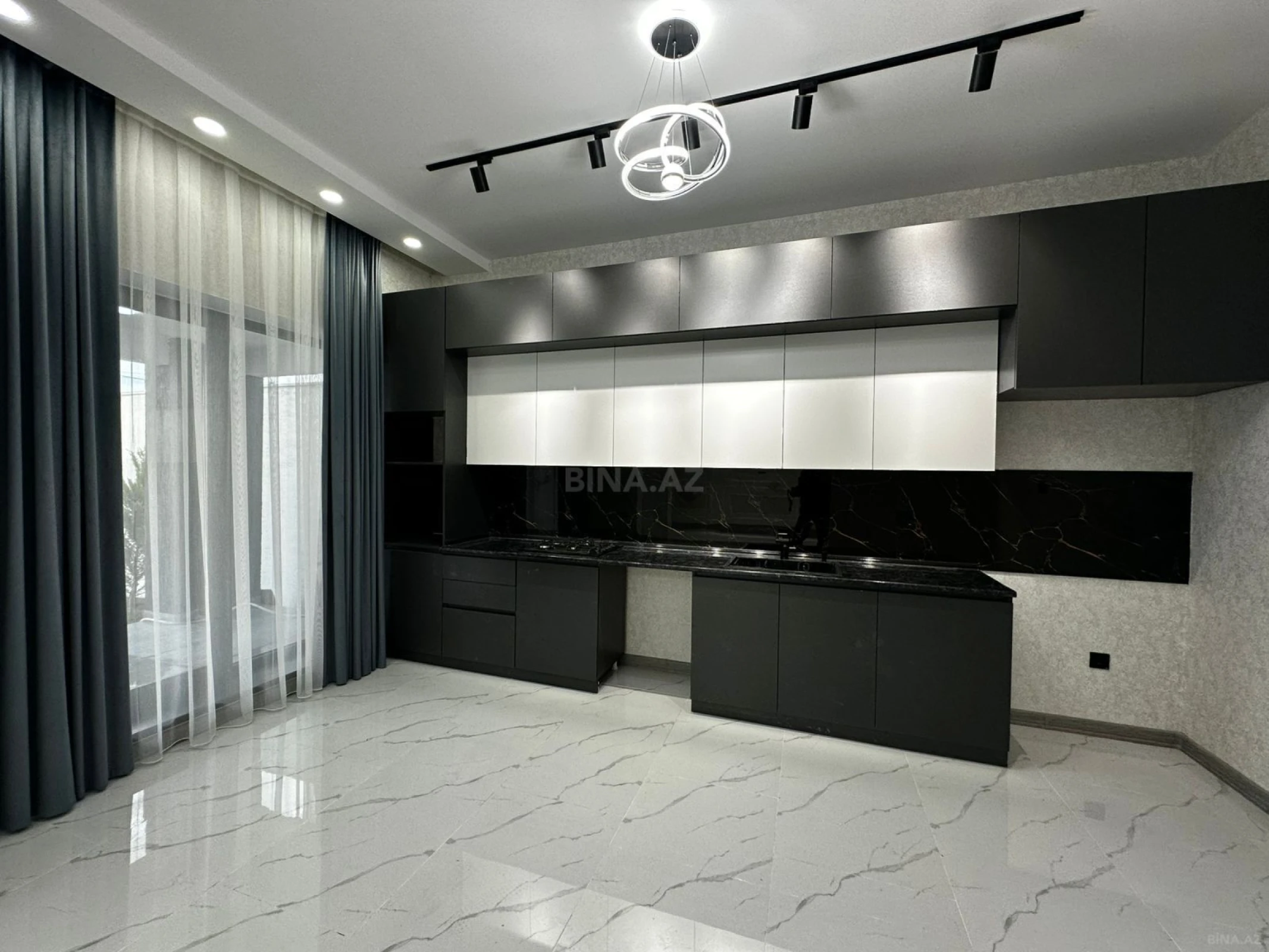 Satılır 4 otaqlı həyət evi 140 m²