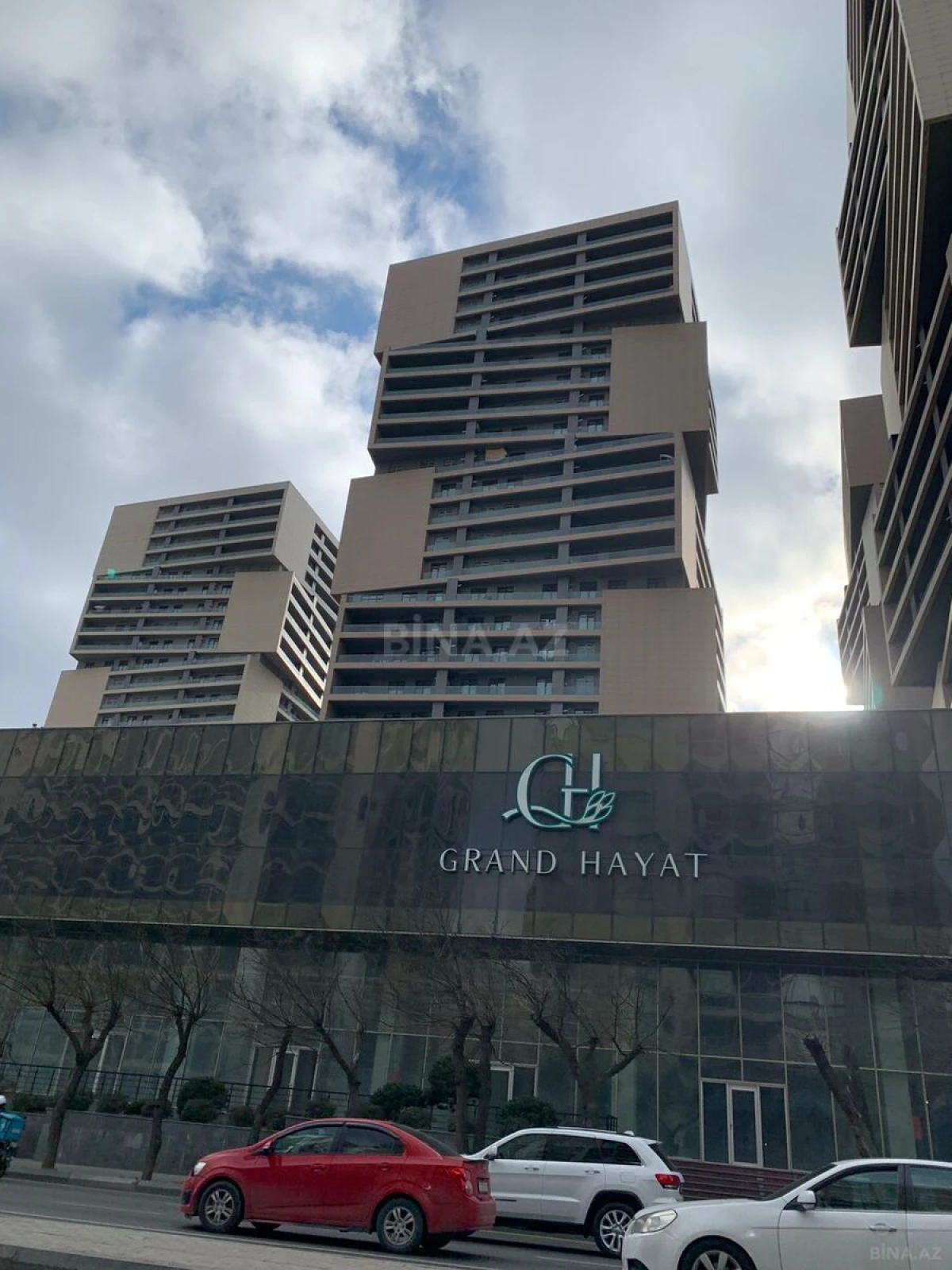 Satılır 4 otaqlı mənzil 186 m²