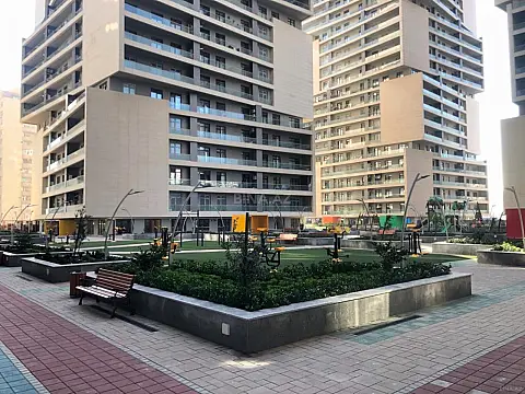 Satılır 4 otaqlı mənzil 186 m²