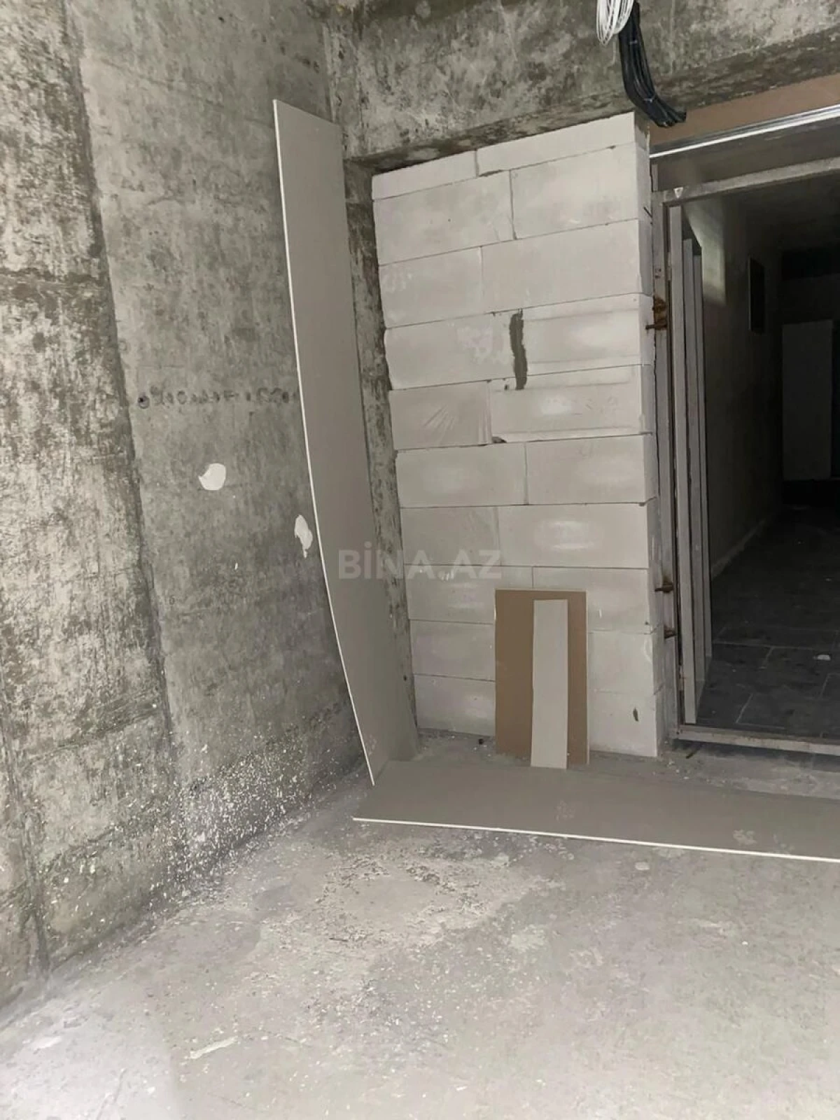Satılır 4 otaqlı mənzil 186 m²