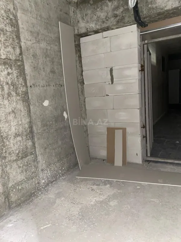 Satılır 4 otaqlı mənzil 186 m²