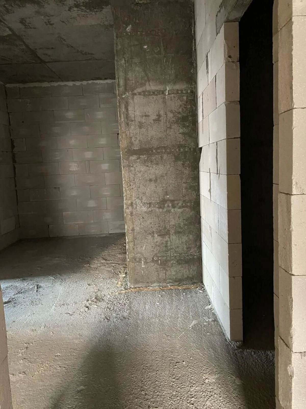 Satılır 4 otaqlı mənzil 186 m²