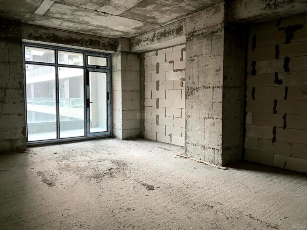 Satılır 4 otaqlı mənzil 186 m²