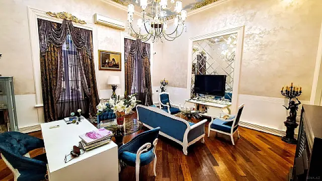 Satılır 5 otaqlı ofis 166 m²