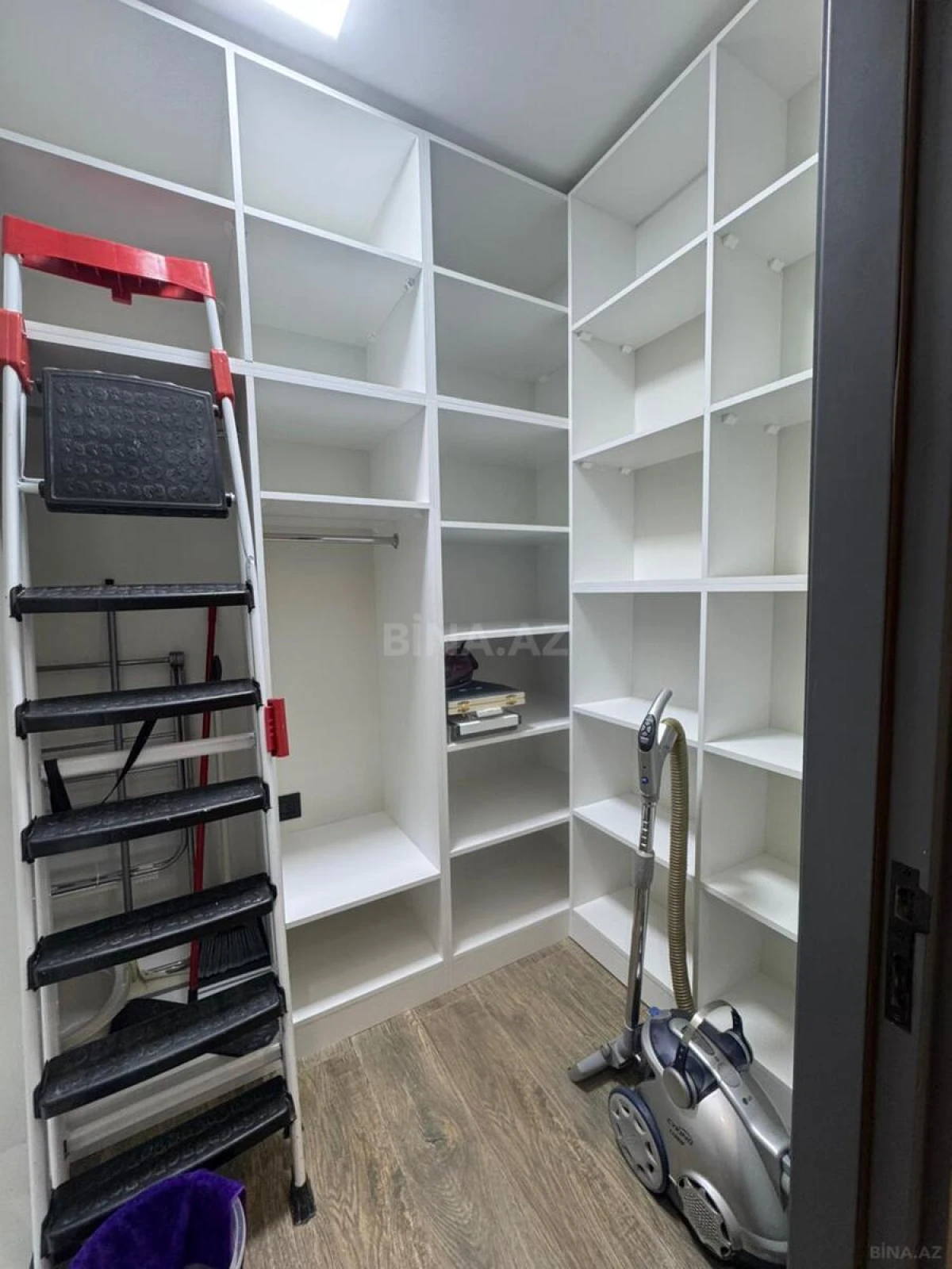 Kirayə verilir 2 otaqlı mənzil 95 m²