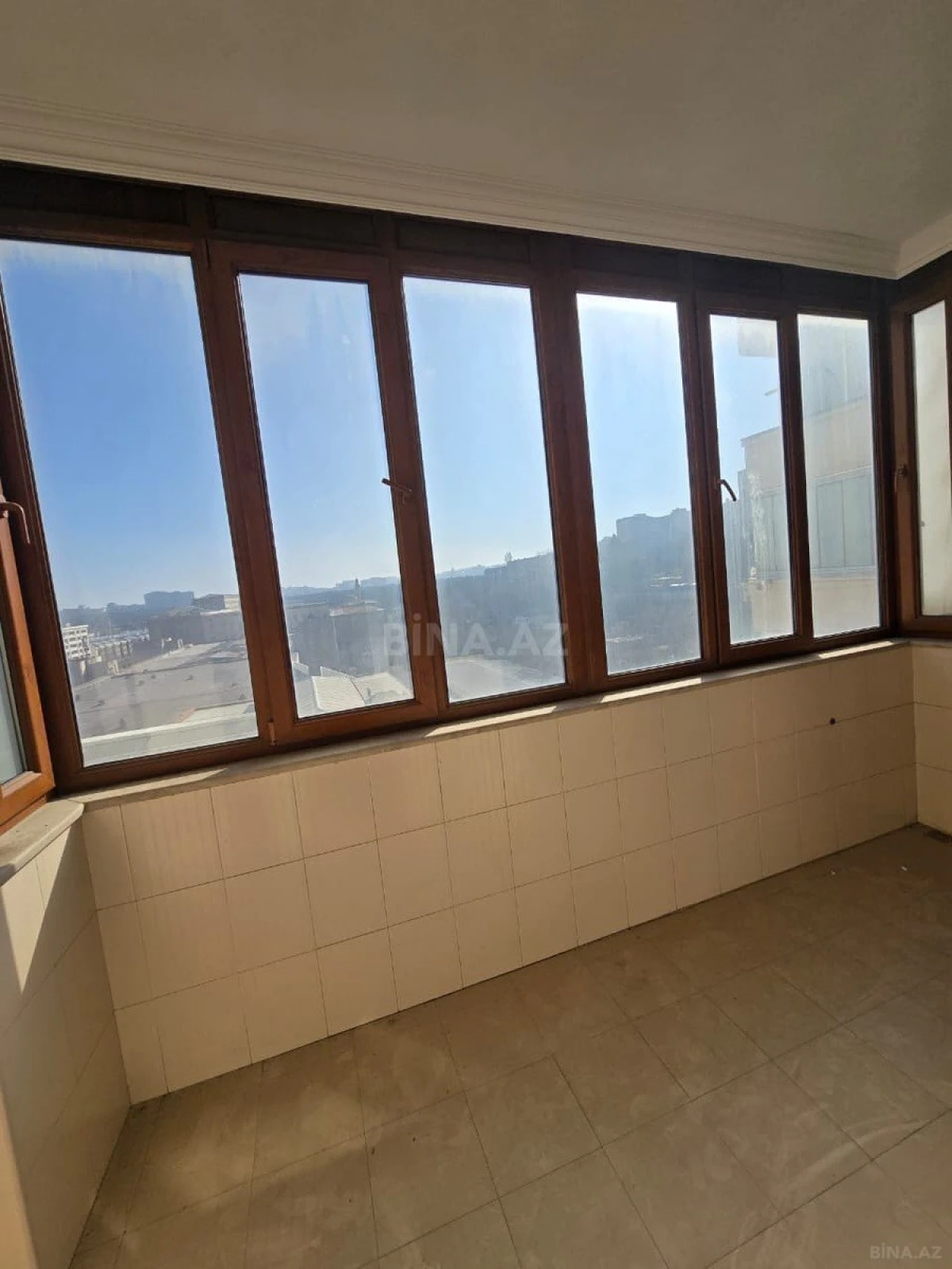 Satılır 3 otaqlı mənzil 143 m²
