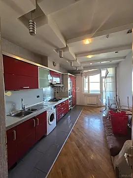 Satılır 3 otaqlı mənzil 143 m²