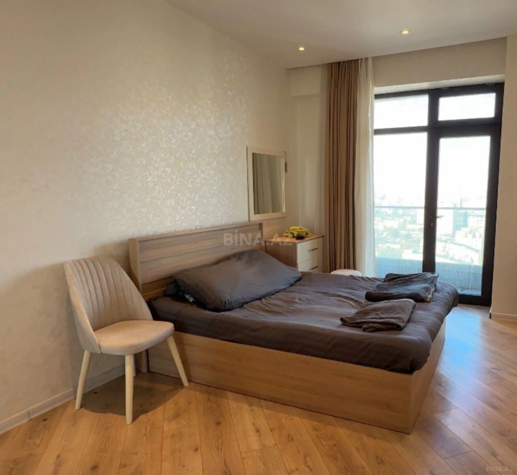 Kirayə verilir 2 otaqlı mənzil 78 m²
