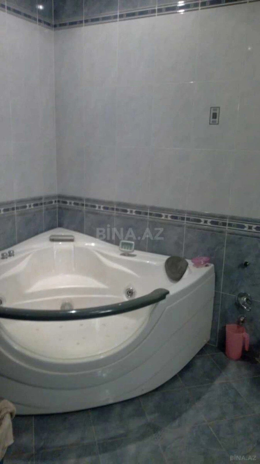 Satılır 5 otaqlı mənzil 210 m²