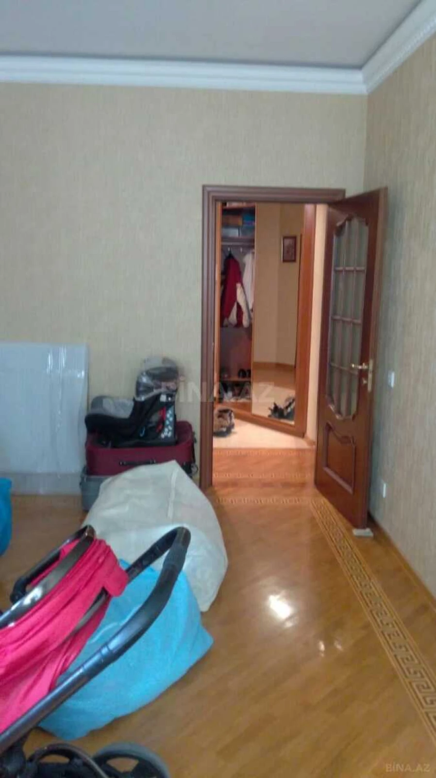 Satılır 5 otaqlı mənzil 210 m²