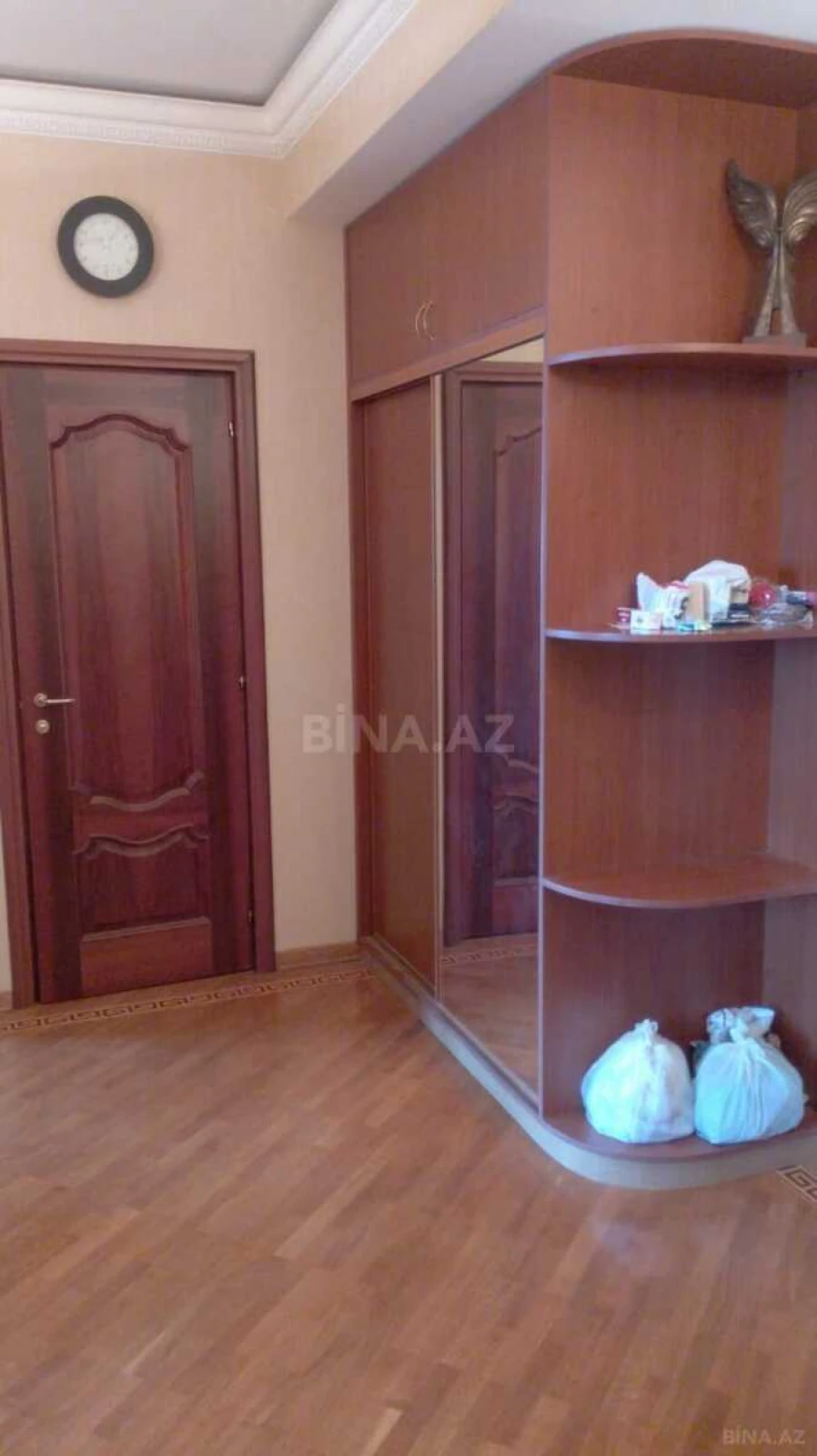 Satılır 5 otaqlı mənzil 210 m²