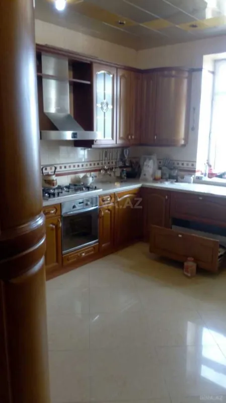 Satılır 5 otaqlı mənzil 210 m²