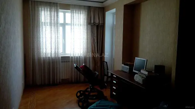 Satılır 5 otaqlı mənzil 210 m²