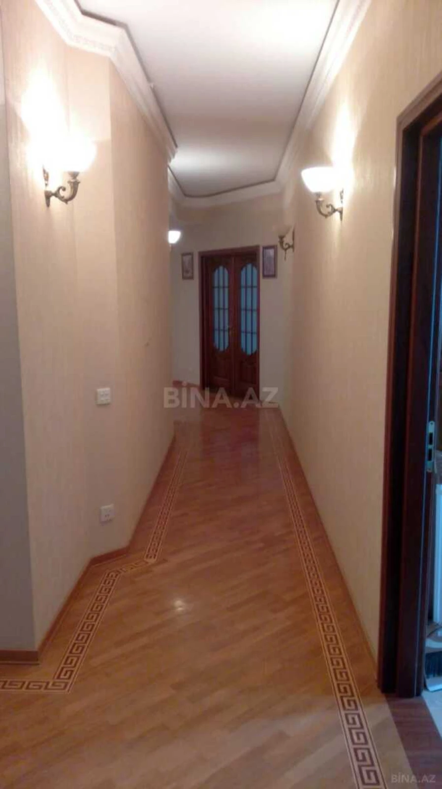 Satılır 5 otaqlı mənzil 210 m²