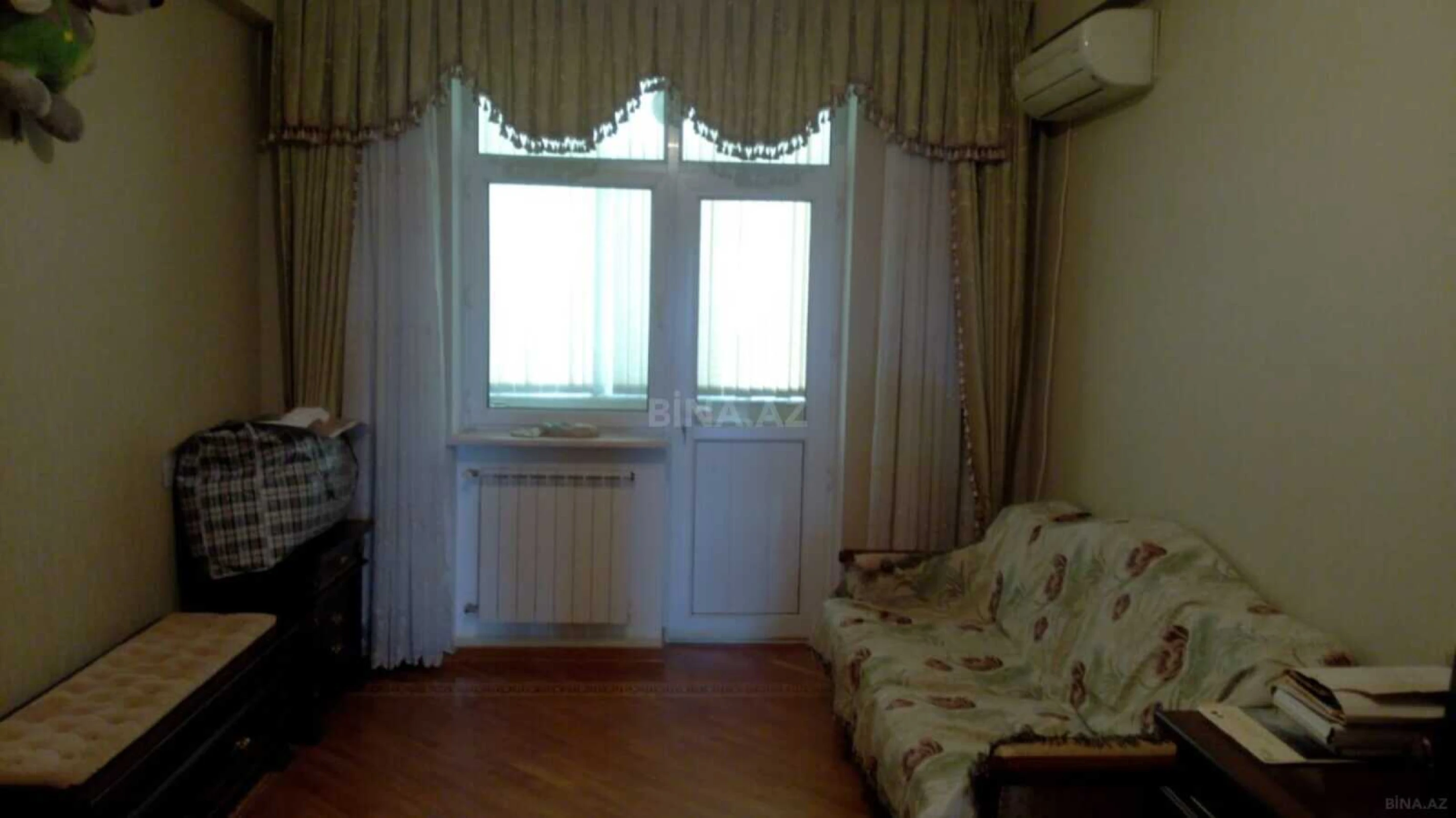 Satılır 5 otaqlı mənzil 210 m²