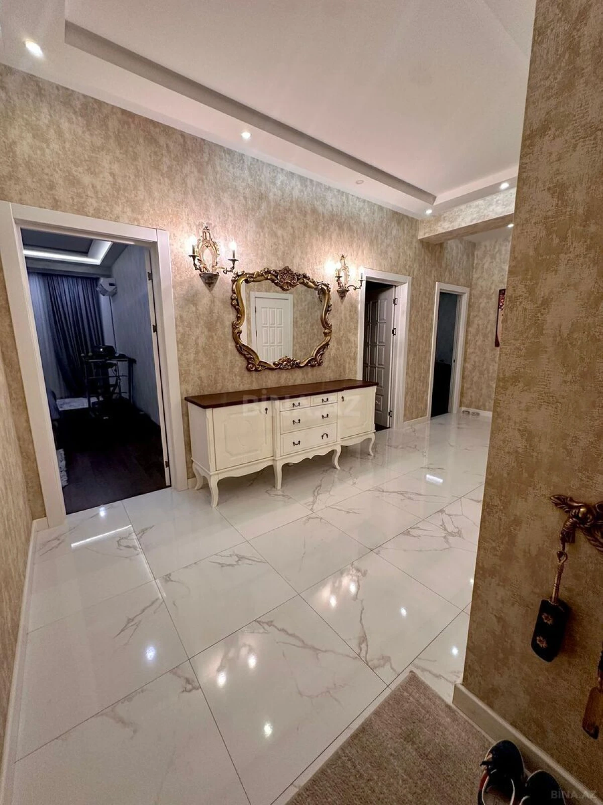 Kirayə verilir 4 otaqlı mənzil 150 m²