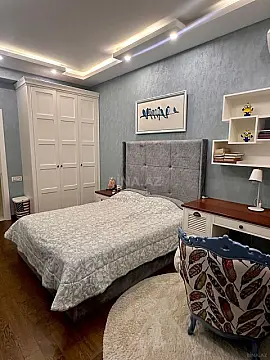 Kirayə verilir 4 otaqlı mənzil 150 m²