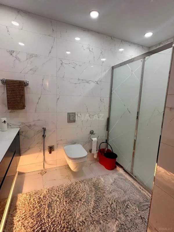 Kirayə verilir 4 otaqlı mənzil 150 m²