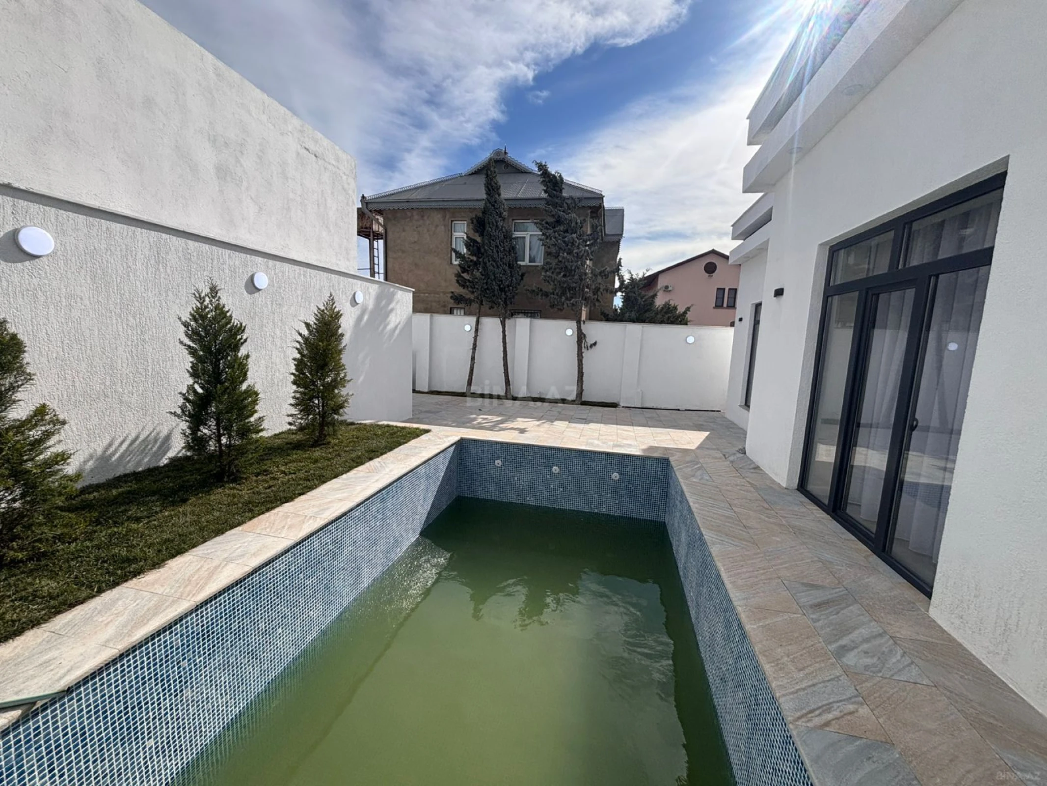 Satılır 4 otaqlı həyət evi 160 m²