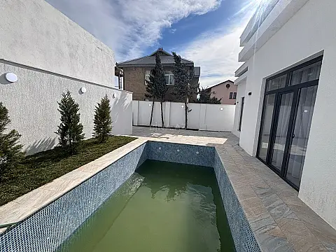 Satılır 4 otaqlı həyət evi 160 m²
