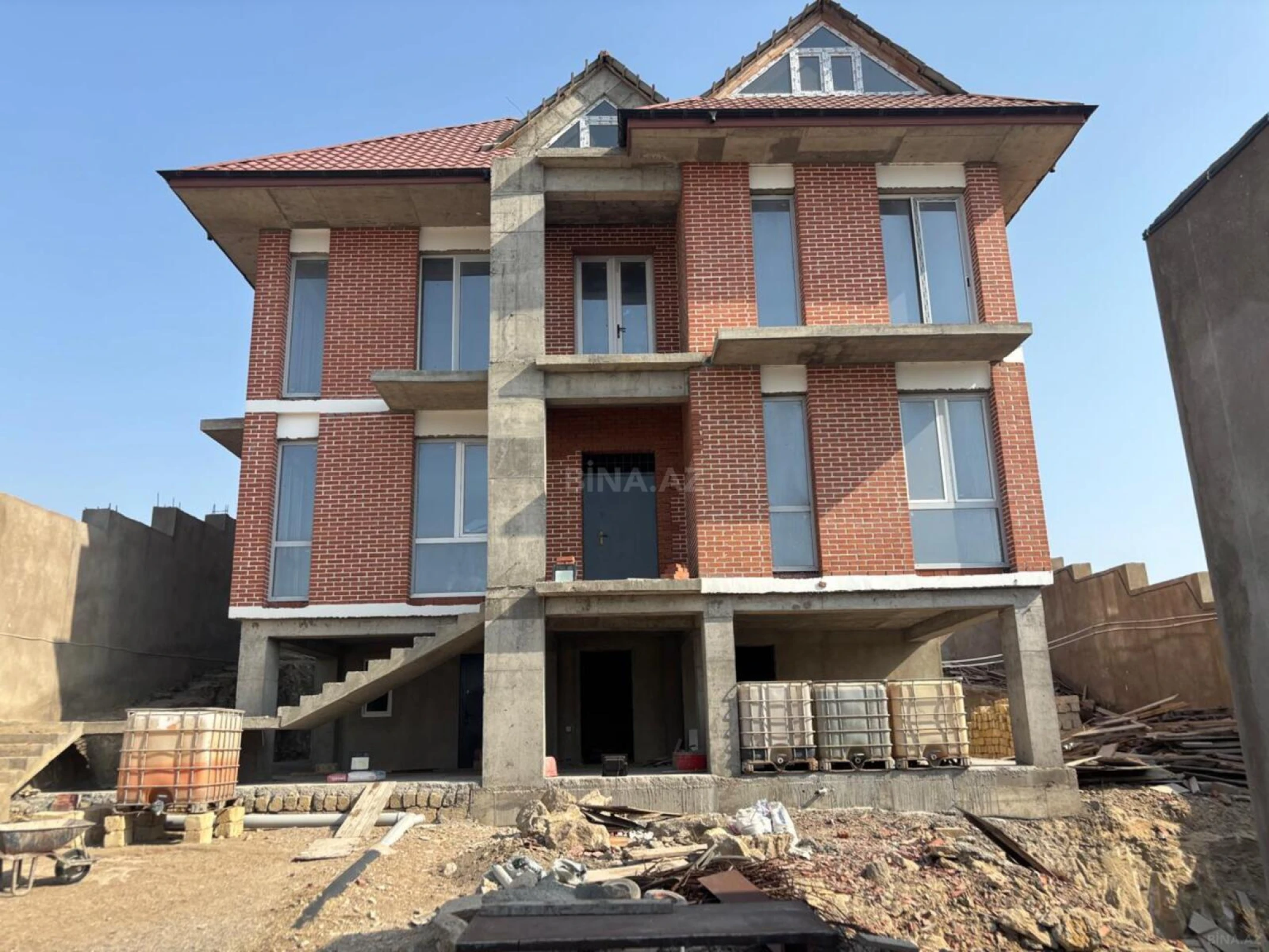 Satılır 6 otaqlı həyət evi 310 m²