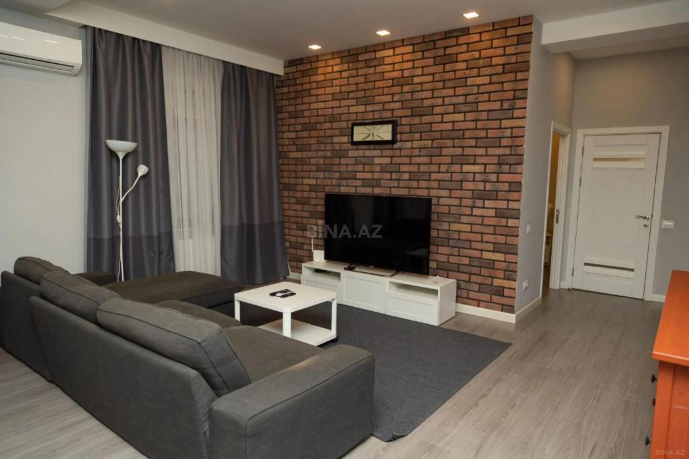 Kirayə verilir 2 otaqlı mənzil 84 m²