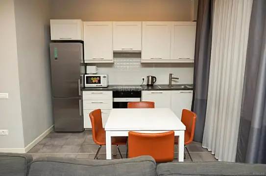 Kirayə verilir 2 otaqlı mənzil 84 m²