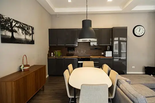 Kirayə verilir 2 otaqlı mənzil 84 m²