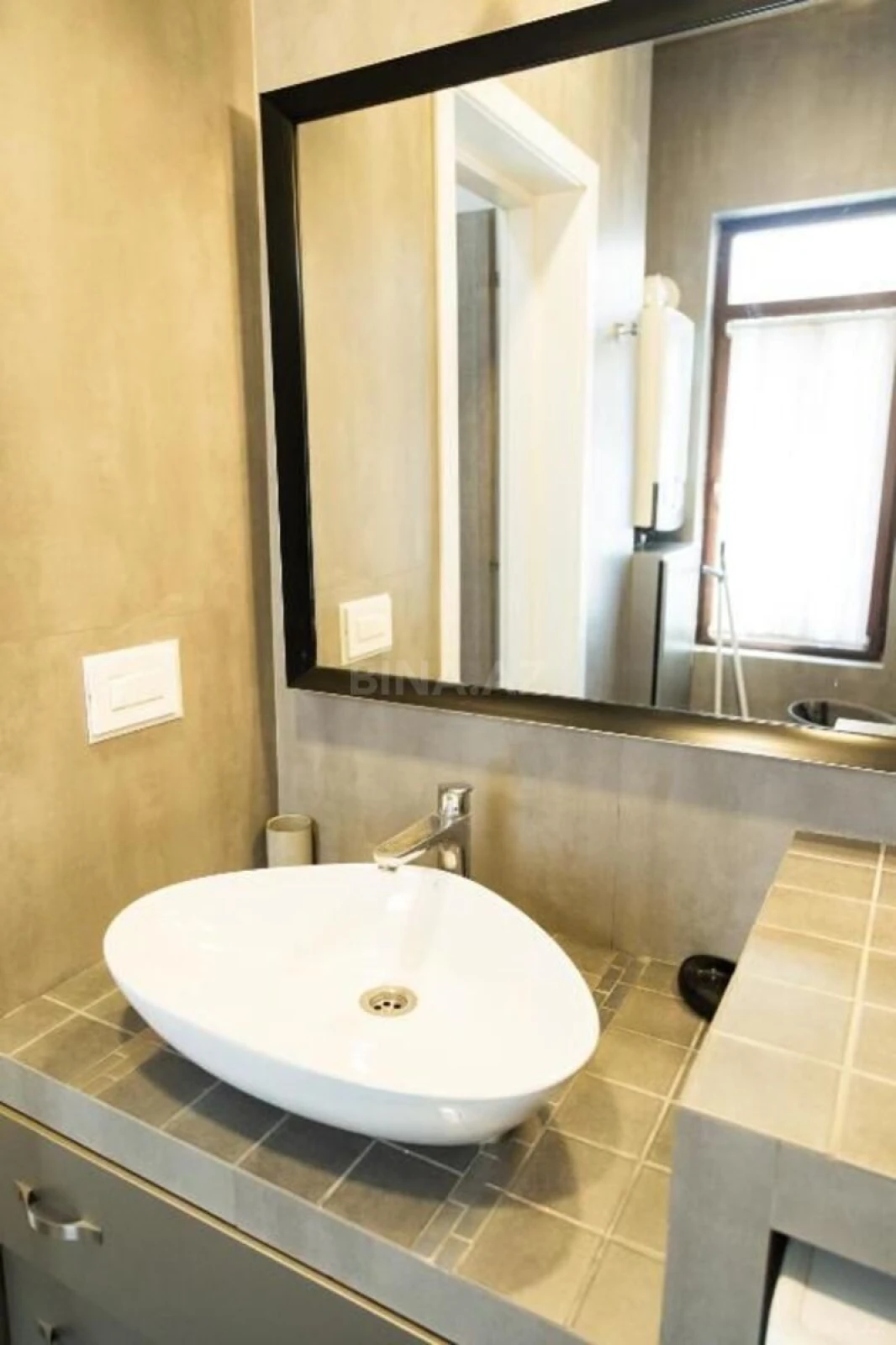 Kirayə verilir 2 otaqlı mənzil 84 m²