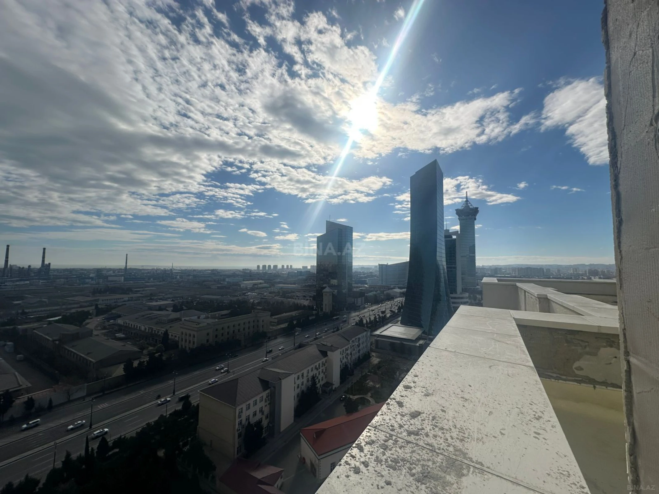 Satılır 5 otaqlı mənzil 700 m²