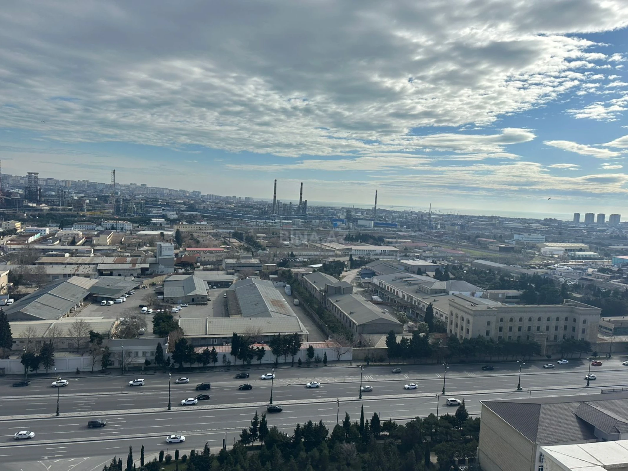 Satılır 5 otaqlı mənzil 700 m²
