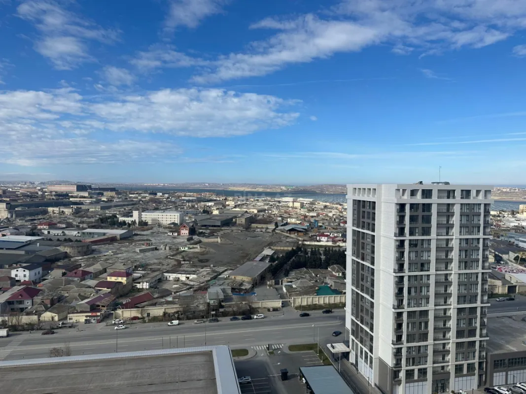 Satılır 5 otaqlı mənzil 700 m²