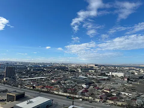 Satılır 5 otaqlı mənzil 700 m²