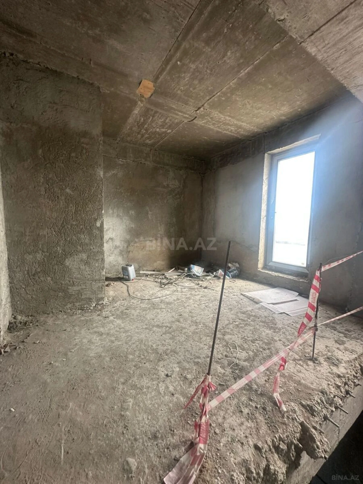 Satılır 5 otaqlı mənzil 700 m²
